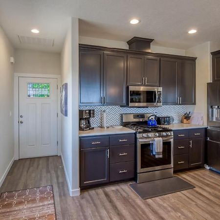 Oceanview Townhome - Pet Friendly - Sleeps 6 - King デポー・ベイ エクステリア 写真