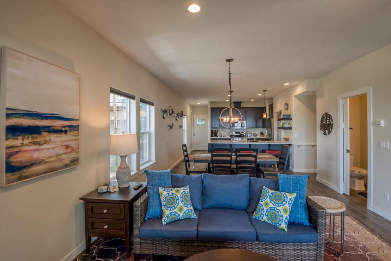 Oceanview Townhome - Pet Friendly - Sleeps 6 - King デポー・ベイ エクステリア 写真