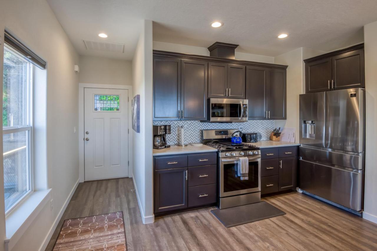 Oceanview Townhome - Pet Friendly - Sleeps 6 - King デポー・ベイ エクステリア 写真