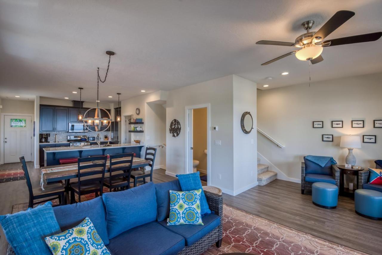 Oceanview Townhome - Pet Friendly - Sleeps 6 - King デポー・ベイ エクステリア 写真